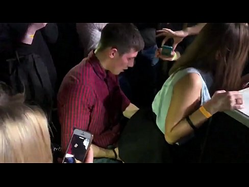 ❤️ ibalopo gidi ni a Russian nightclub. 18-odun-atijọ Russian girl ni anus ati obo buru jai ni a nightclub si wa